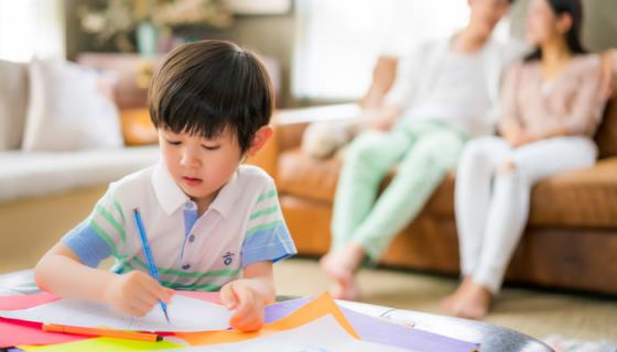 梦见漂亮的小男孩跟着我